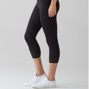 Lululemon Anew Crop. Black 2